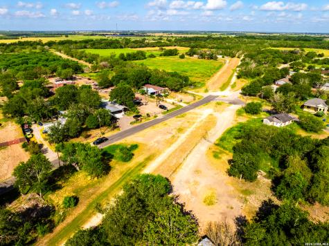 710 Goliad Road Floresville TX 78114