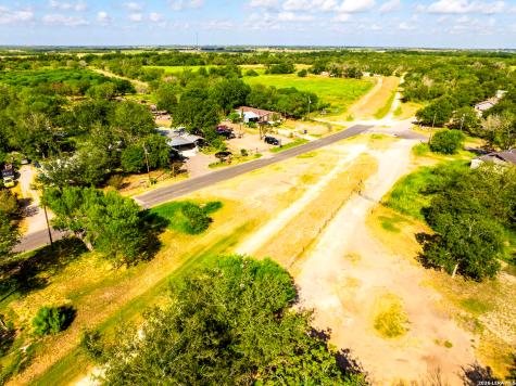 710 Goliad Road Floresville TX 78114