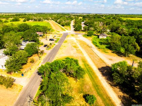 710 Goliad Road Floresville TX 78114