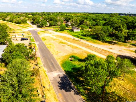 710 Goliad Road Floresville TX 78114