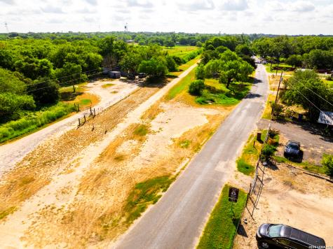 710 Goliad Road Floresville TX 78114