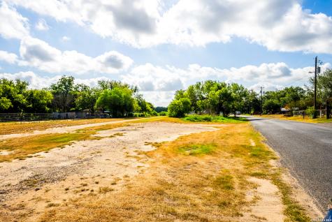 710 Goliad Road Floresville TX 78114