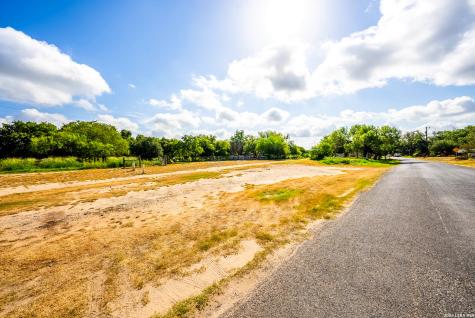 710 Goliad Road Floresville TX 78114