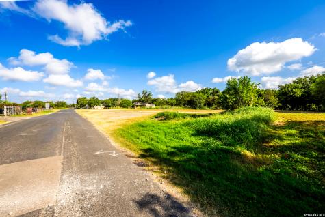 710 Goliad Road Floresville TX 78114