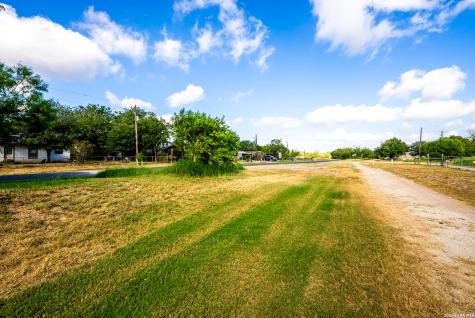 710 Goliad Road Floresville TX 78114