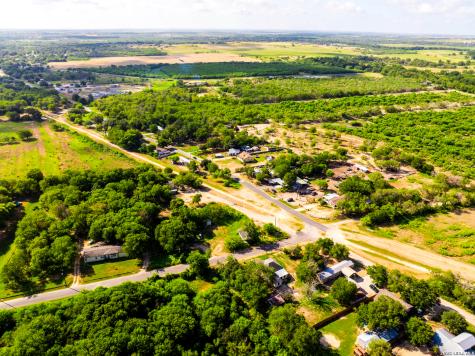710 Goliad Road Floresville TX 78114
