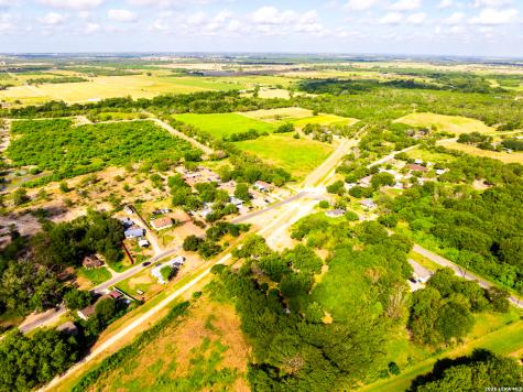710 Goliad Road Floresville TX 78114