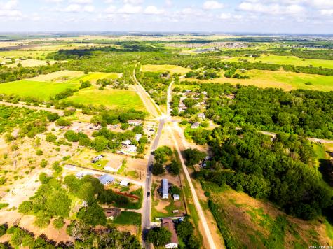 710 Goliad Road Floresville TX 78114