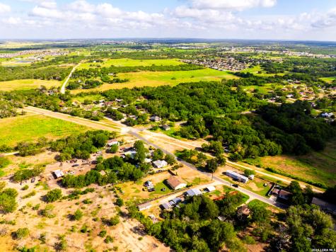 710 Goliad Road Floresville TX 78114