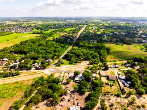 710 Goliad Road Floresville TX 78114