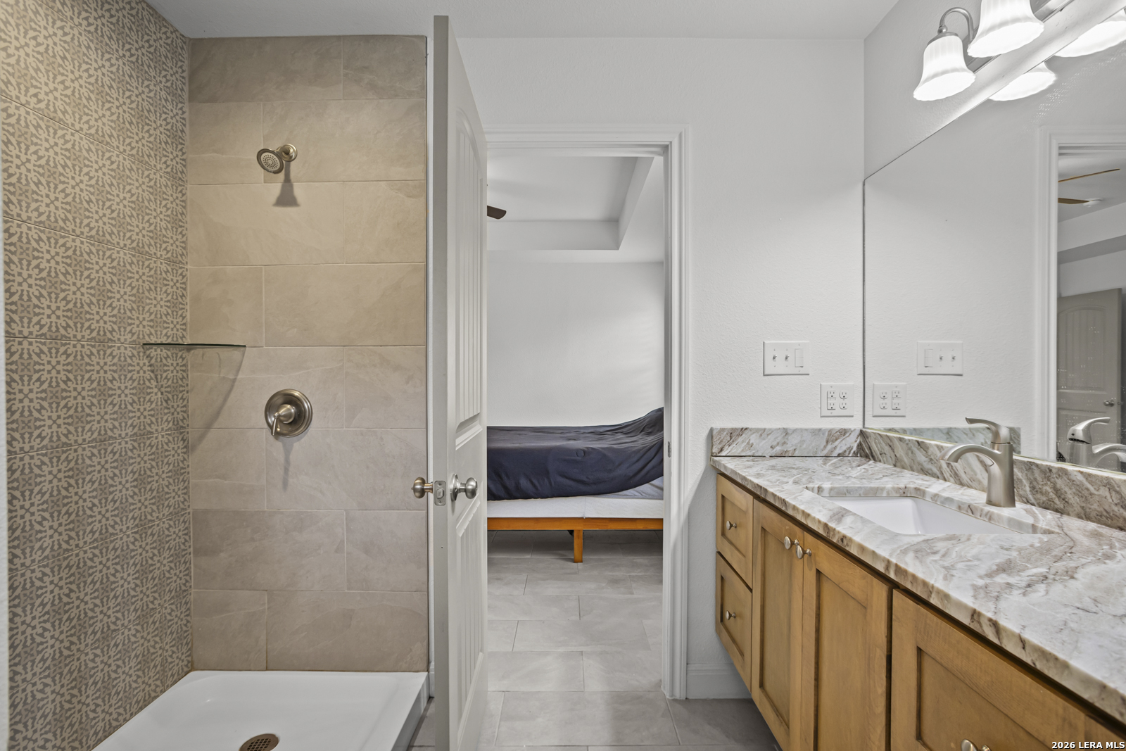 1214 Libold Devine TX 78016