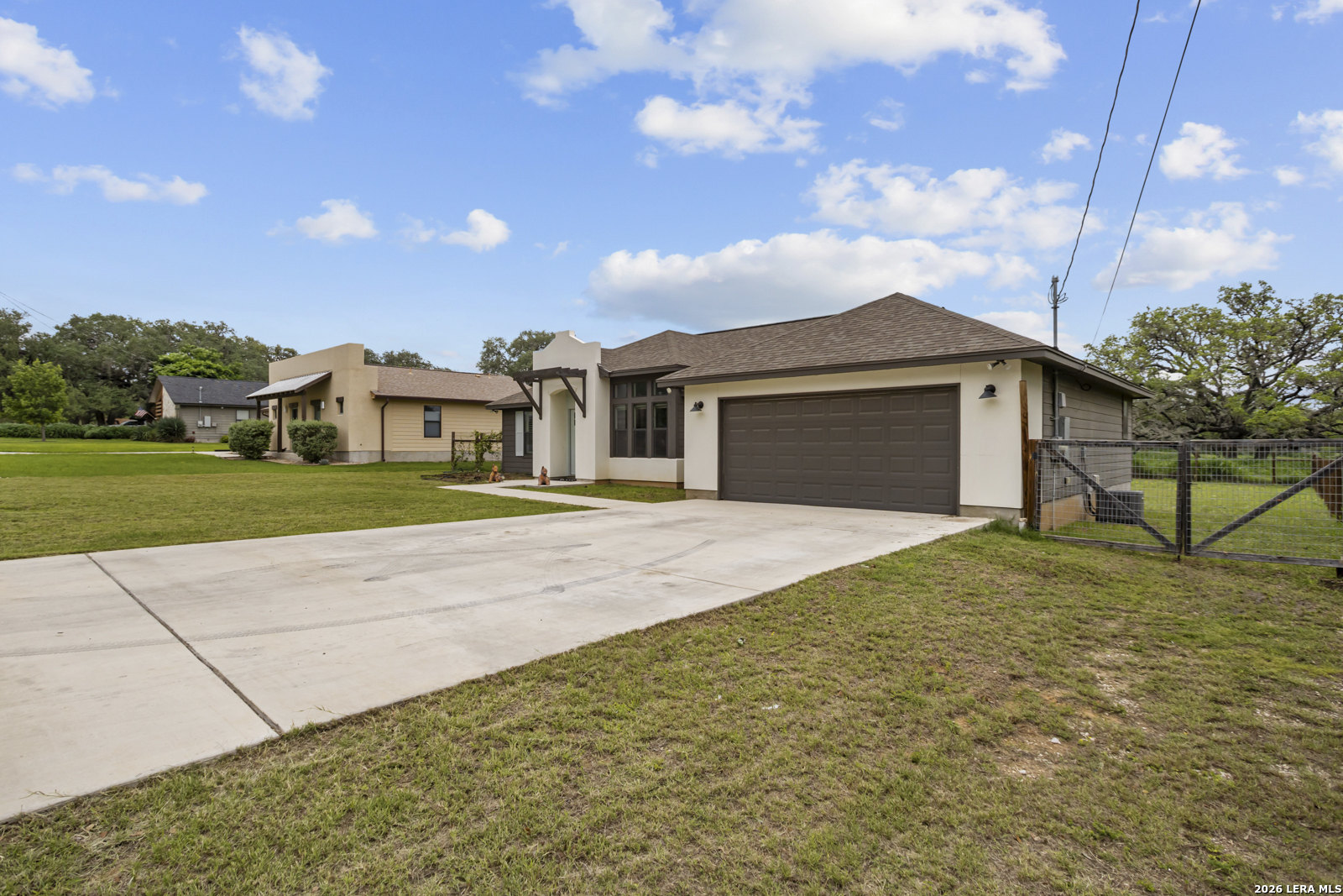 1214 Libold Devine TX 78016