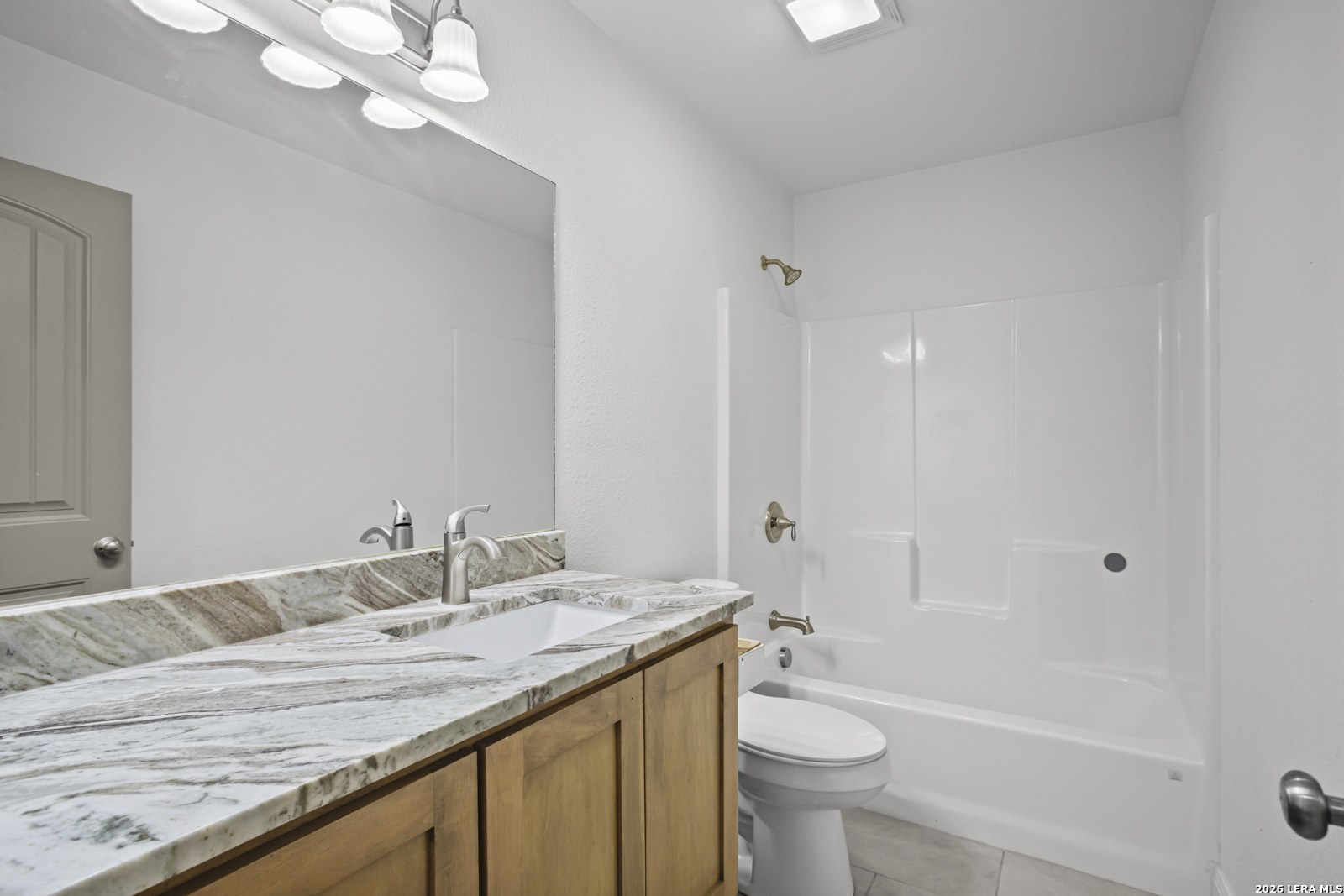 1214 Libold Devine TX 78016