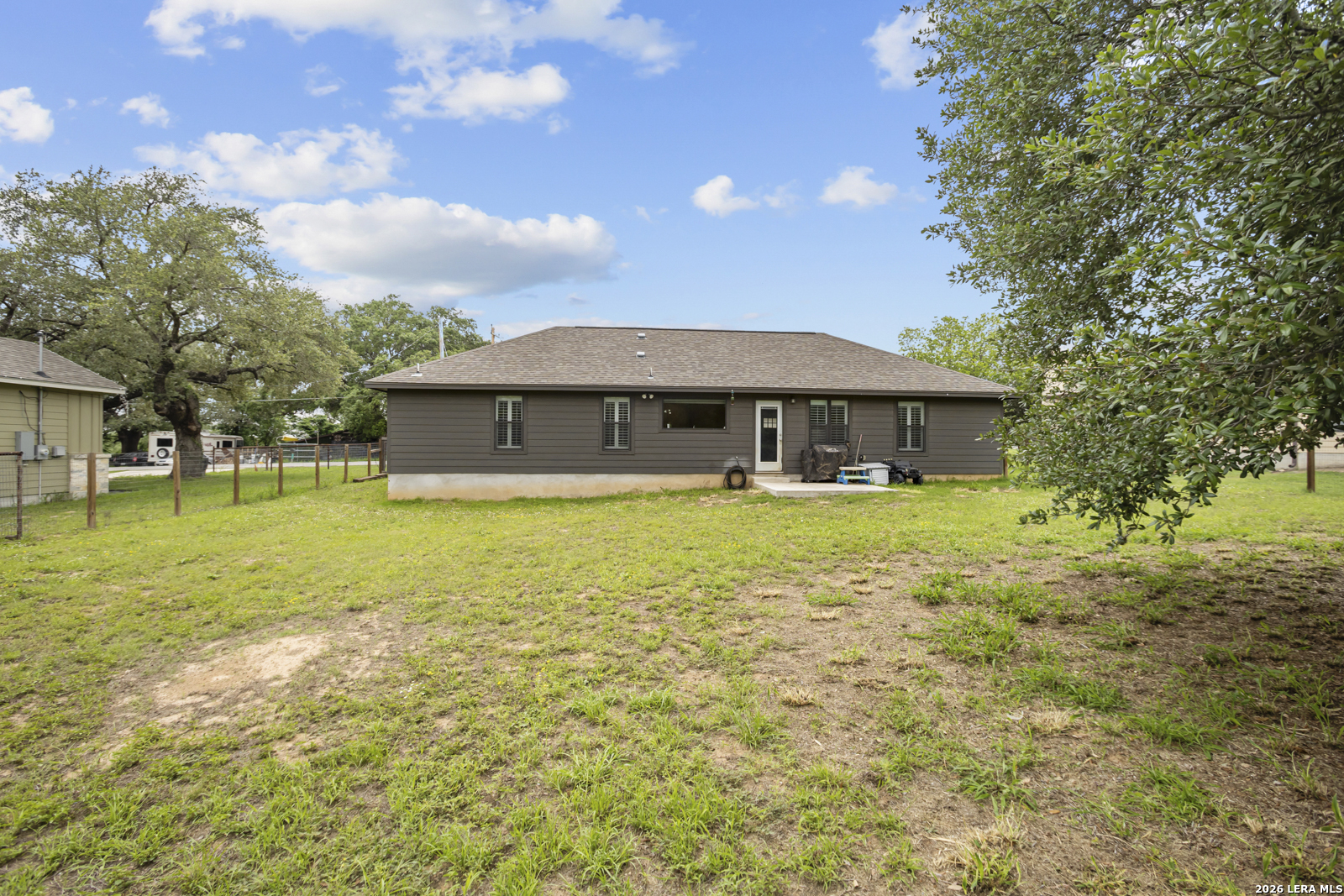 1214 Libold Devine TX 78016