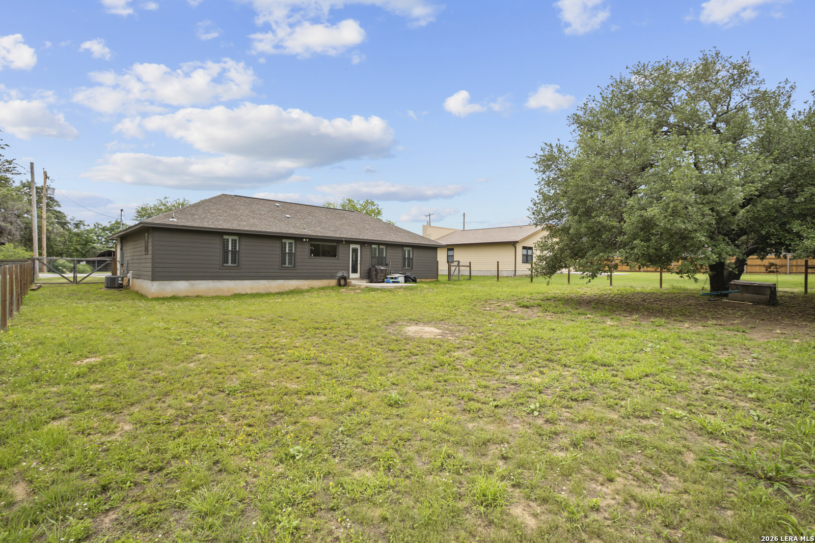 1214 Libold Devine TX 78016