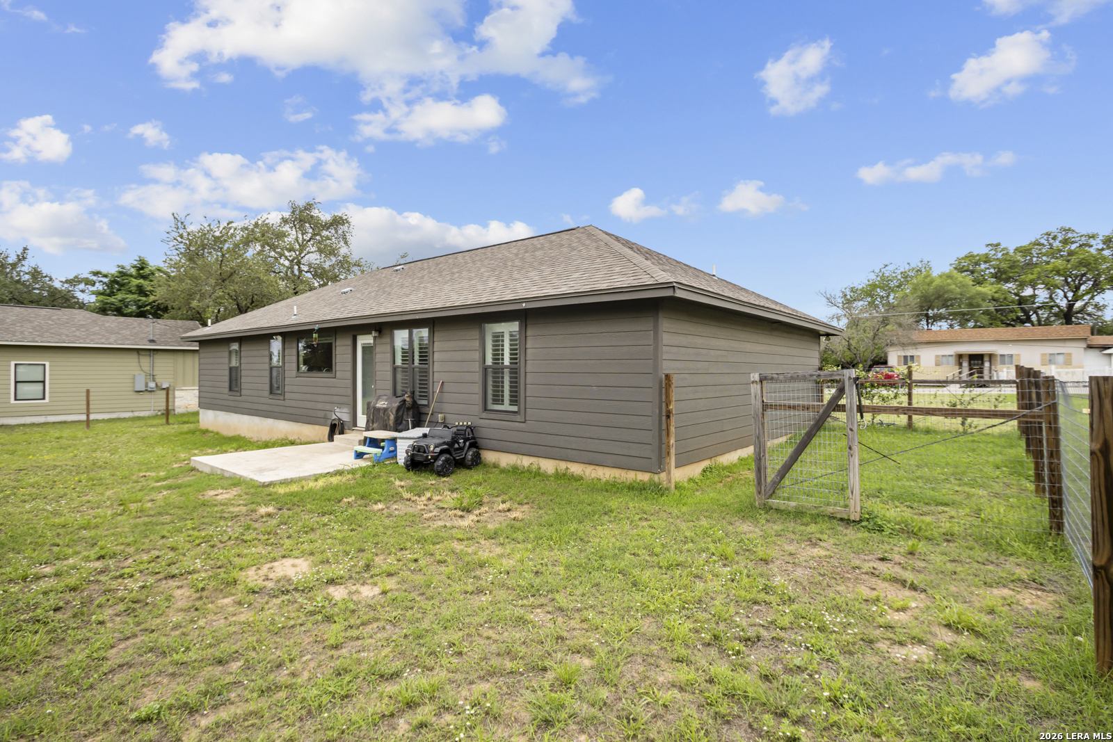 1214 Libold Devine TX 78016