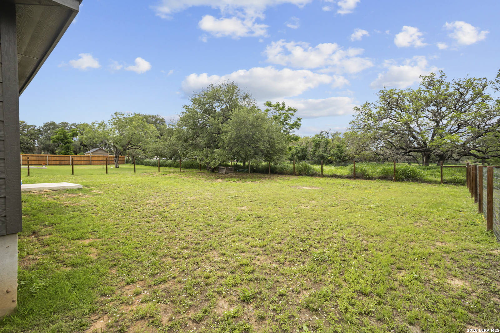1214 Libold Devine TX 78016