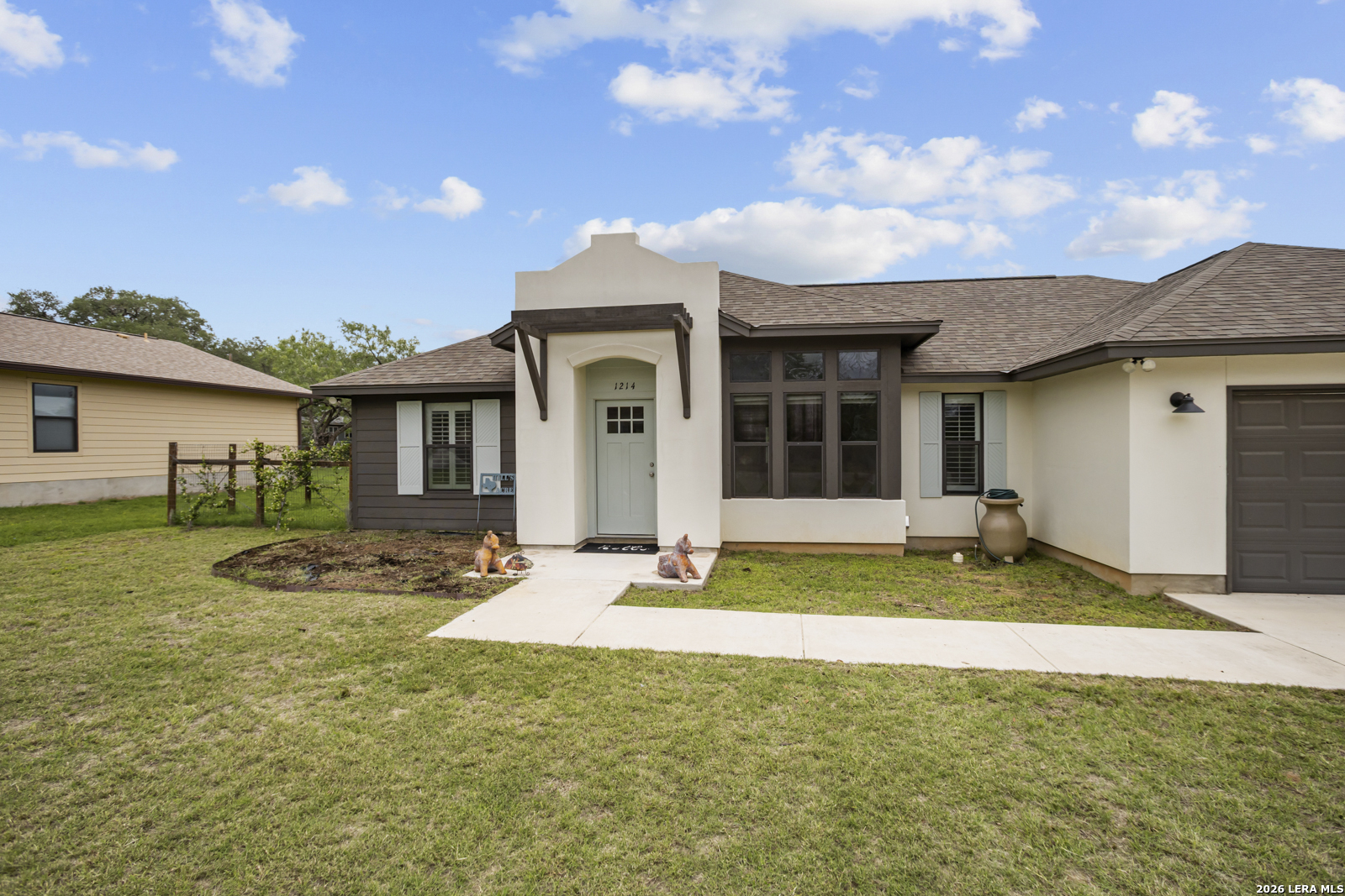 1214 Libold Devine TX 78016
