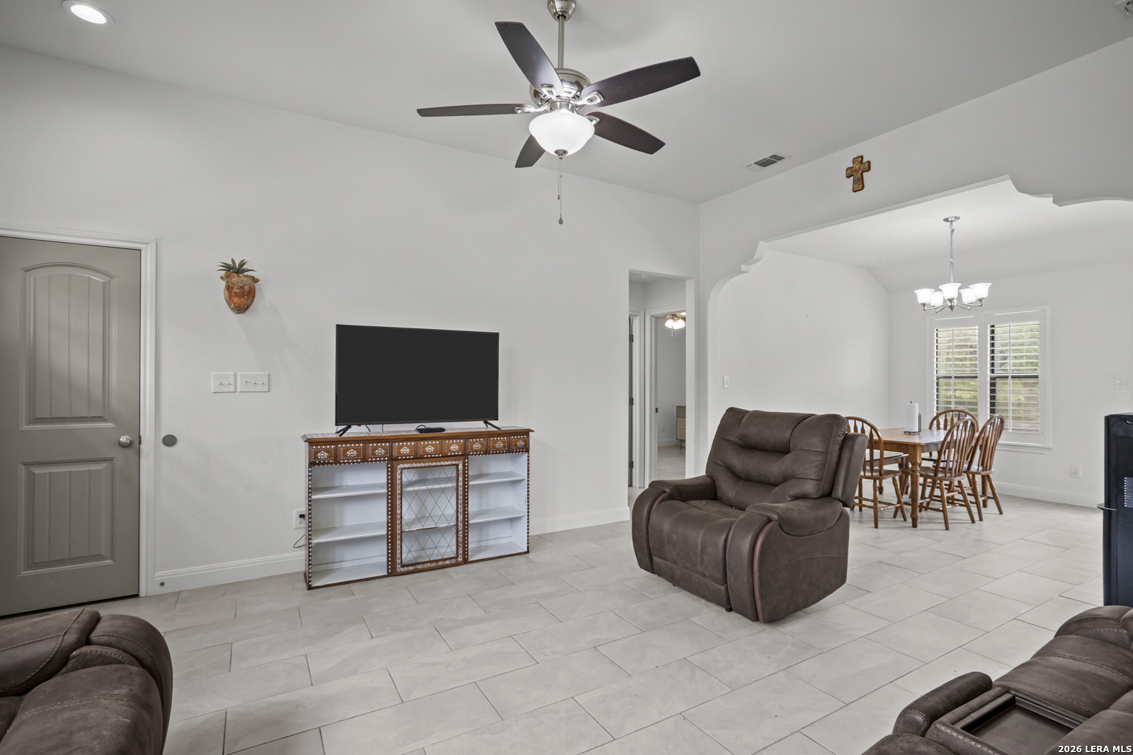 1214 Libold Devine TX 78016