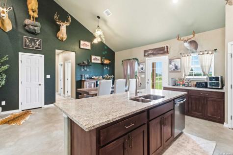 2194 S Ranch Road 187 Sabinal TX 78881
