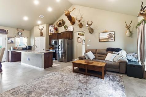 2194 S Ranch Road 187 Sabinal TX 78881