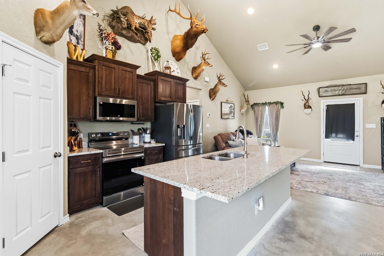 2194 S Ranch Road 187 Sabinal TX 78881