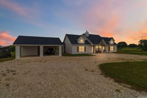 2194 S Ranch Road 187 Sabinal TX 78881