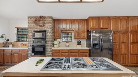 400 W Person Stockdale TX 78160