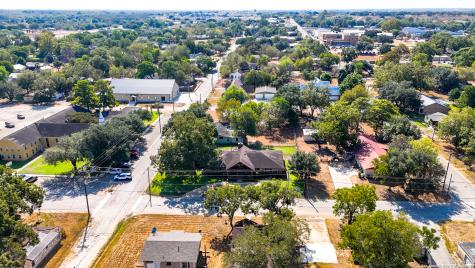 400 W Person Stockdale TX 78160