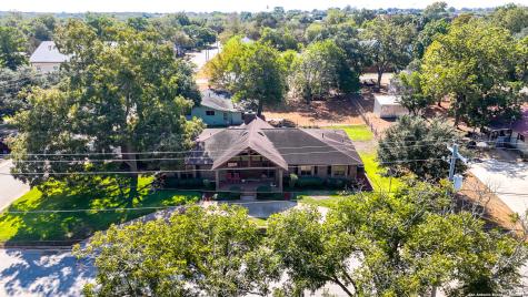 400 W Person Stockdale TX 78160