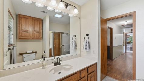 400 W Person Stockdale TX 78160