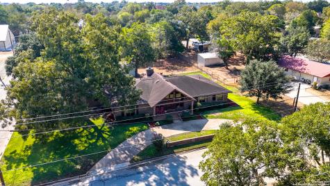 400 W Person Stockdale TX 78160