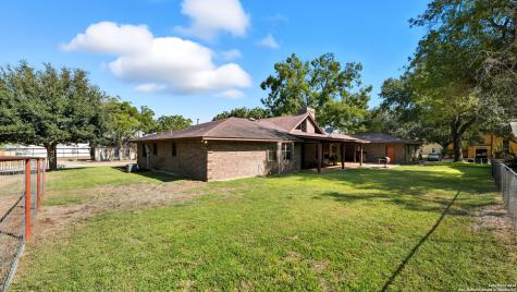 400 W Person Stockdale TX 78160