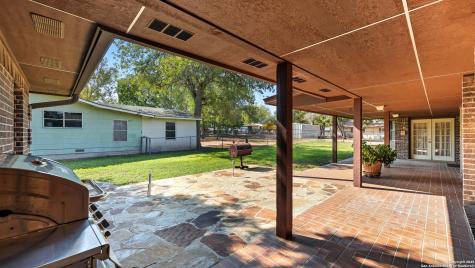 400 W Person Stockdale TX 78160