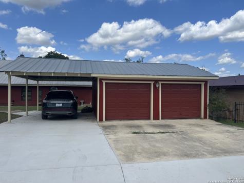 782 Lakeshore Bandera TX 78003