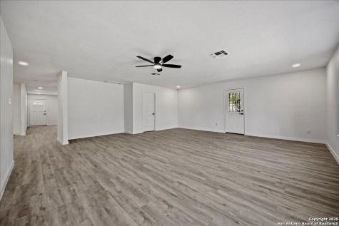 5027 Creekmoor San Antonio TX 78220