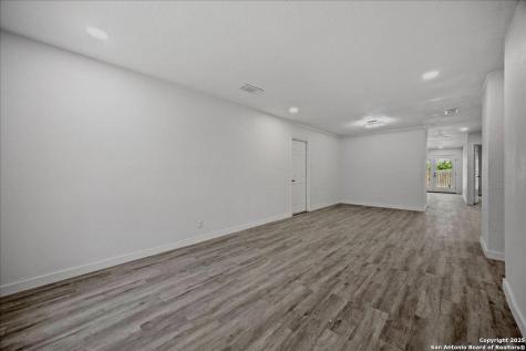 5027 Creekmoor San Antonio TX 78220