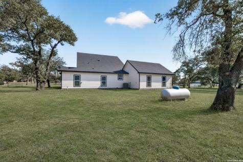 140 County Road 6871 Natalia TX 78059