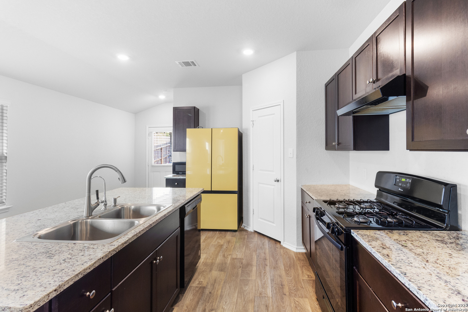 6610 Greensleeves San Antonio TX 78252