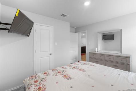 6610 Greensleeves San Antonio TX 78252