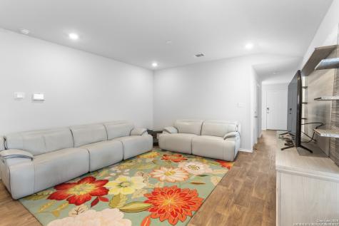 6610 Greensleeves San Antonio TX 78252