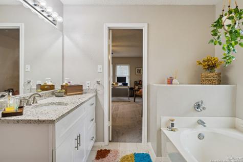 4826 Limestone Well Drive San Antonio TX 78247