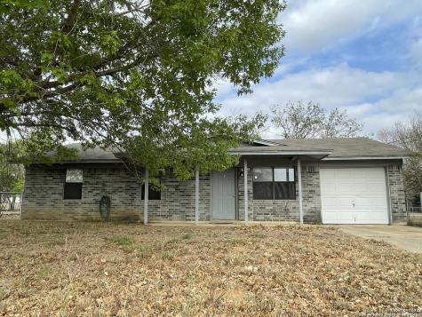 713 Oakhaven Road Pleasanton TX 78064