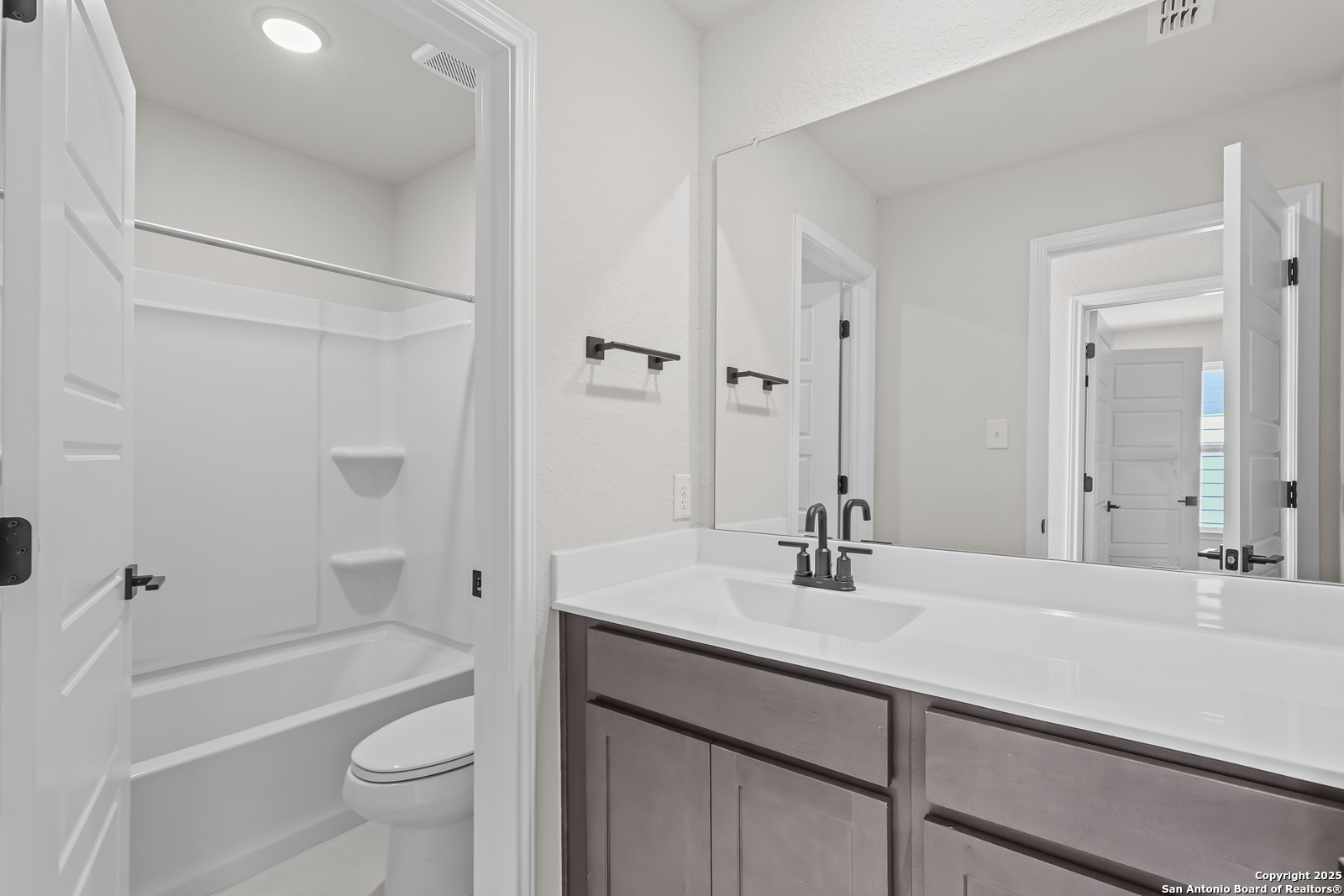 2547 Dry Moss Way San Antonio TX 78224