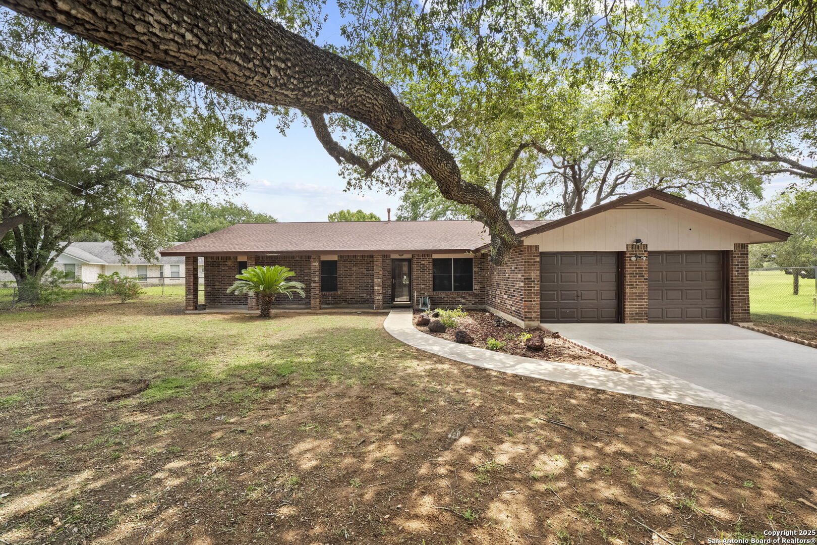 311 Indian Pink Floresville TX 78114