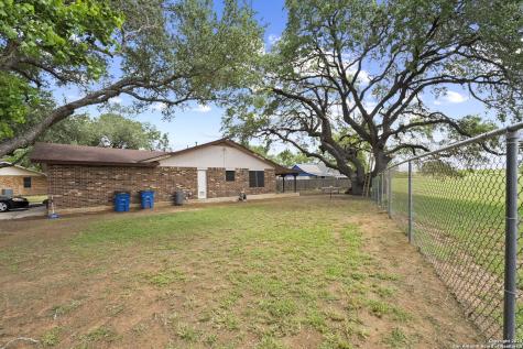 311 Indian Pink Floresville TX 78114