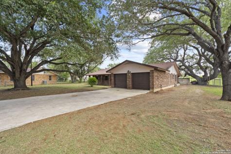 311 Indian Pink Floresville TX 78114