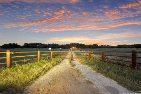 2605 Schuettig Road Poteet TX 78065