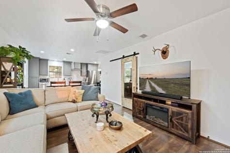 2605 Schuettig Road Poteet TX 78065