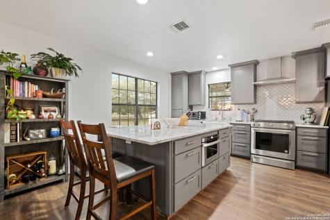 2605 Schuettig Road Poteet TX 78065
